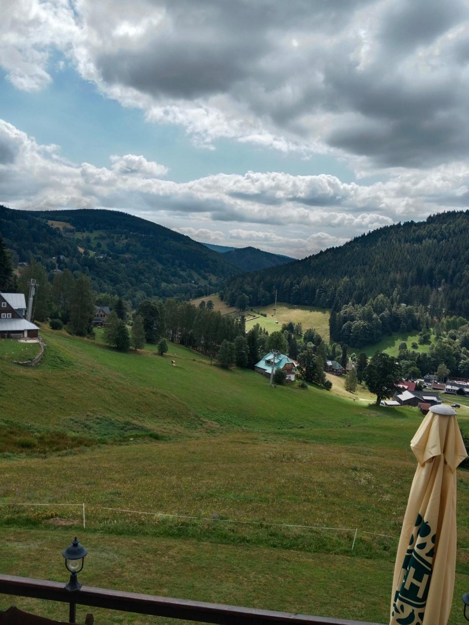 Penzion Topas Pec pod Snezkou Bagian luar foto